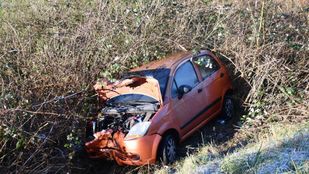 Auto van de weg bij Sint-Maartensdijk. Foto: HV Zeeland