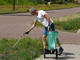 Rutger van Klerk (60) ruimt afval op in Oud-Gastel