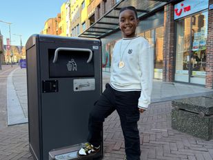 Jeugdburgemeester afvalbak prullenbak Etten-Leur