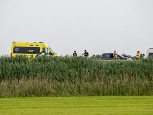 Lange file op A58 door botsing tussen twee auto’s