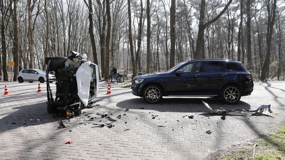 ongeluk botsing auto's bosschenhoofd oude antwerpsepostbaan