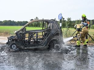 autobrand brand auto voertuig 112 nieuws brabant brandweer rijsbergen