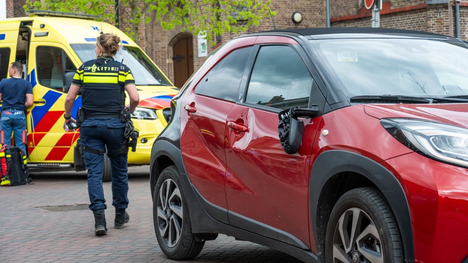 Fietser zwaargewond na botsing met auto in Sprundel