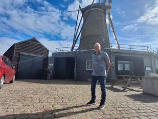 Vrijwilligers molen De Arend Wouw zelf aan de slag met grote renovatie: &#8216;Kennis en vakmanschap zelf in huis&#8217;