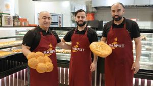 Bij bakkerij Harput bakken ze speciaal brood voor de ramadan: ‘Speciaal voor de iftar’