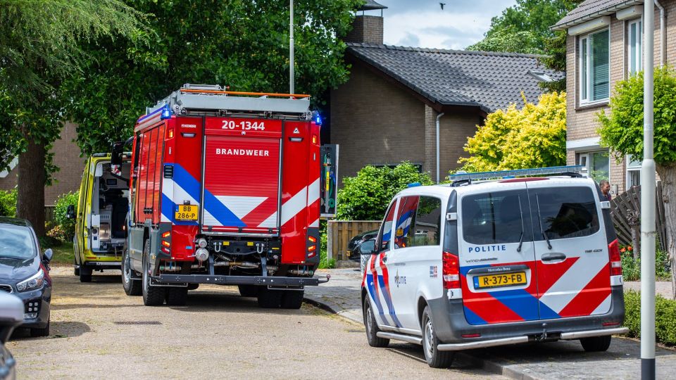 Jongetje met hand vast in loopband in Heerle