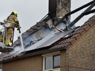 Brand dak zonnepanelen Etten-Leur 16 juni 2024