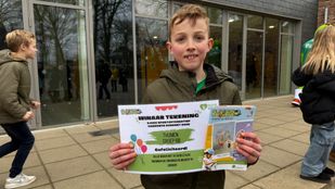 Thijmen wint voor heel zijn klas een zwemuitje