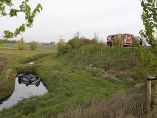 Auto sloot Standdaarbuiten