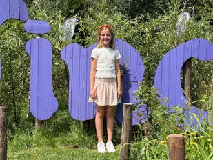 Jeugdburgemeester Eline bij Vincents Labyrint.