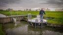 Vrij baan voor vissen: Waterschap plaatst visliften bij drie stuwen Ossendrecht