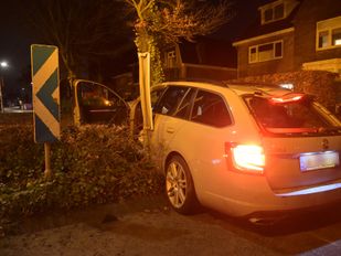 Wernhoutseweg Wernhout auto boom ongeval