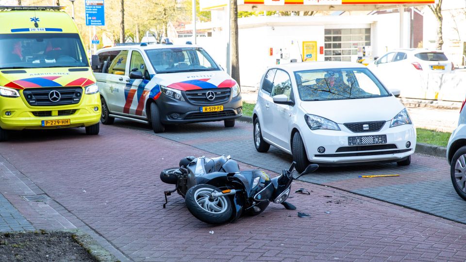 ongeluk scooter roosendaal politie ambulance 112 burgemeester freijterslaan