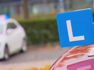 Lesauto voor het CBR in Roosendaal