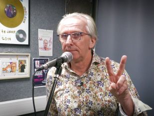 Zanger Ron van Hoof komt met nieuw nummer over onrust in de wereld