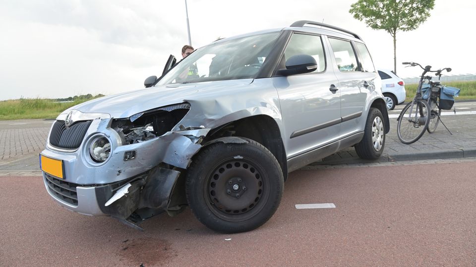 Forse schade na botsing op kruising in Etten-Leur
