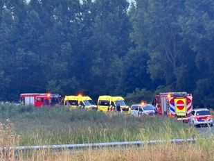 Achtervolging eindigt in zware crash op afrit A17 bij Moerdijk