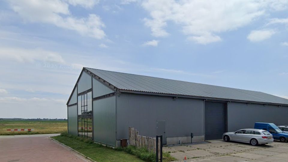 Burgemeester sluit deel bedrijfsloods na eerder oprollen amfetaminelab