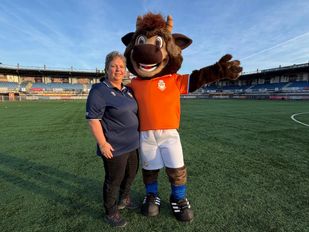 Een nieuw pak voor RBC Roosendaal mascotte Boy Buffel.