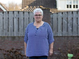 Carola is een vast gezicht in het straatbeeld van Moerdijk: &#8216;Vroeger zaten we tot &#8217;s avonds laat buiten&#8217;