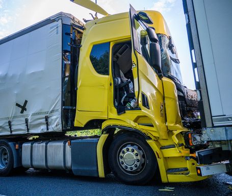 nieuws 112 file a58 etten-leur vrachtwagen botsing ongeluk politie ambulance brabant