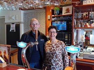 Zelfs de bisschop en zijn gevolg komen op bezoek bij Café Tivoli in Halsteren