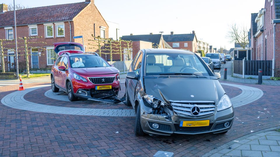 schade botsing auto auto's hoogerheide