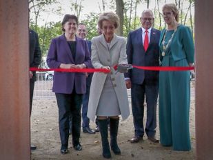 Prinses Margriet opent bezoekerscentrum bij militaire erevelden op de Brabantse Wal