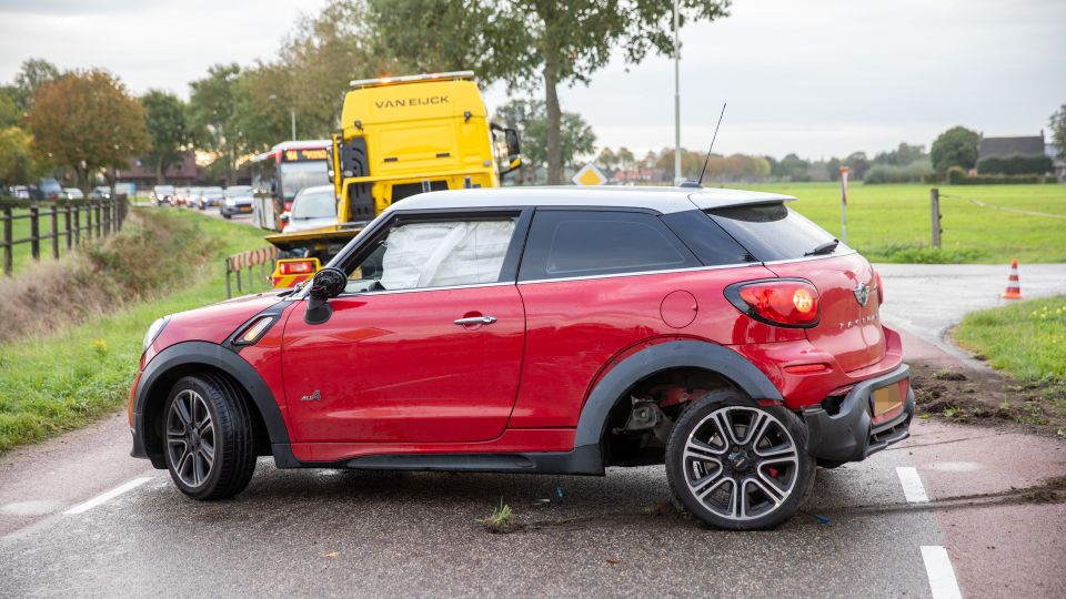 Twee gewonden bij botsing tussen twee auto’s in Roosendaal