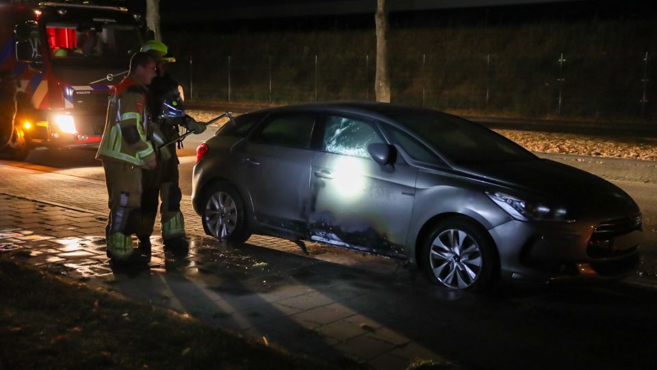 Auto beschadigd door brand in Roosendaal