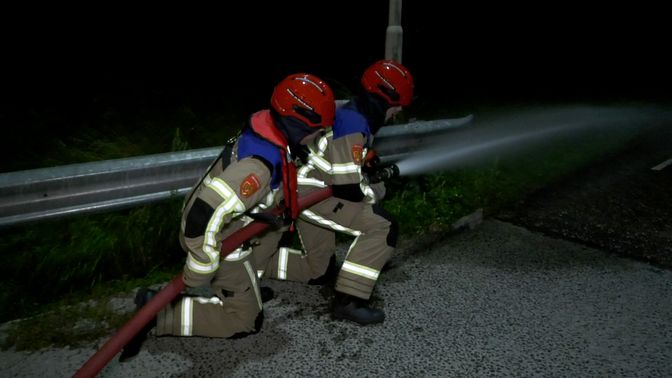 Het blussen is toch wel het favouriete onderdeel van de jeugdleden.