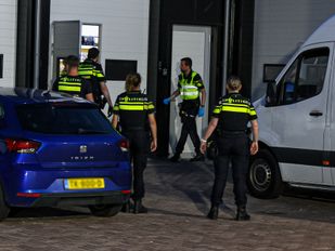 Twee mannen opgepakt na politie-inval in loods in Bergen op Zoom