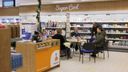 Super de Buurt in Heerle draait al 10 jaar door vrijwilligers: &#8216;Zij dragen de winkel&#8217;