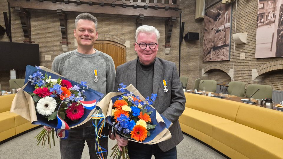 Vertrekkende raadsleden in Woensdrecht ontvangen Koninklijke onder&shy;scheiding
