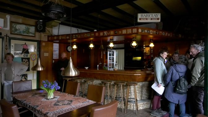 Café De Beurs opende speciaal voor de Urban Trail de deuren.