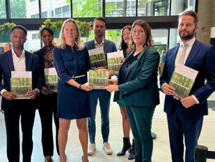 Burgemeester Zundert Vermue petitie Tweede Kamer