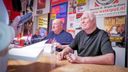 Golden Earring drummer Cesar Zuiderwijk presenteert biografie in Bergen op Zoom