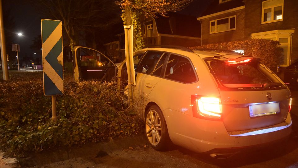 Wernhoutseweg Wernhout auto boom ongeval