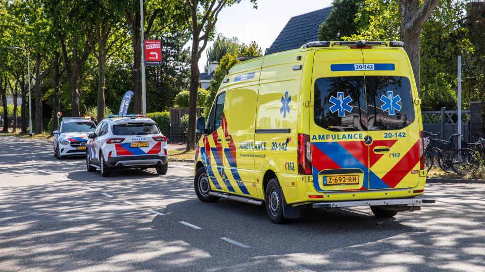 Wielrenner gewond na botsing met auto in Roosendaal