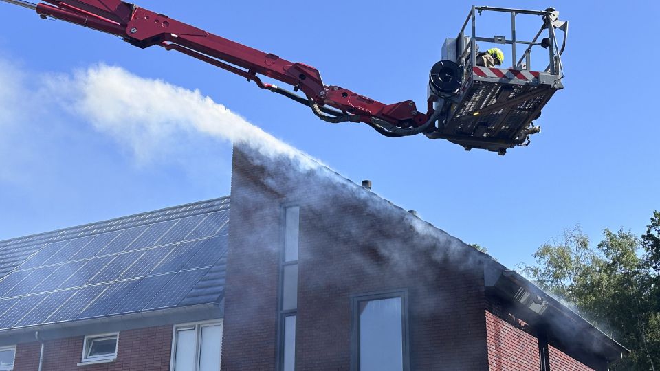 Brand op dak met zonnepanelen in Etten-Leur