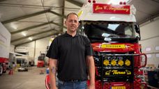 Poetsen, poetsen en nog eens poetsen: Marcel gaat voor de mooiste truck van Nederland