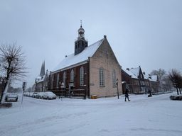 Het Trouwkerkje op de Leur met sneeuw.