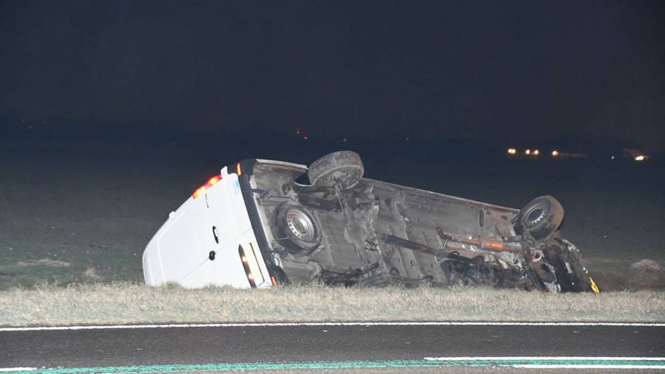 Bestelbus belandt in sloot langs Oesterdam bij Tholen