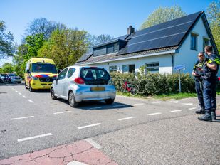 Fietser gewond na botsing met auto in Rijsbergen