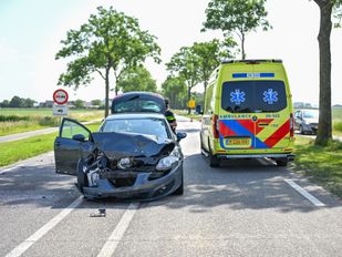botsing 112 nieuws auto zevenbergen langeweg politie ambulance ongeluk