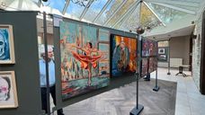 Stichting Uit de Kunst geeft kunstenaars een podium, volksabdij omgetoverd tot galerie