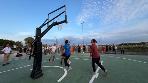 Nieuw basketbalplein in Oudenbosch vernoemd naar grondlegger Herman Groels