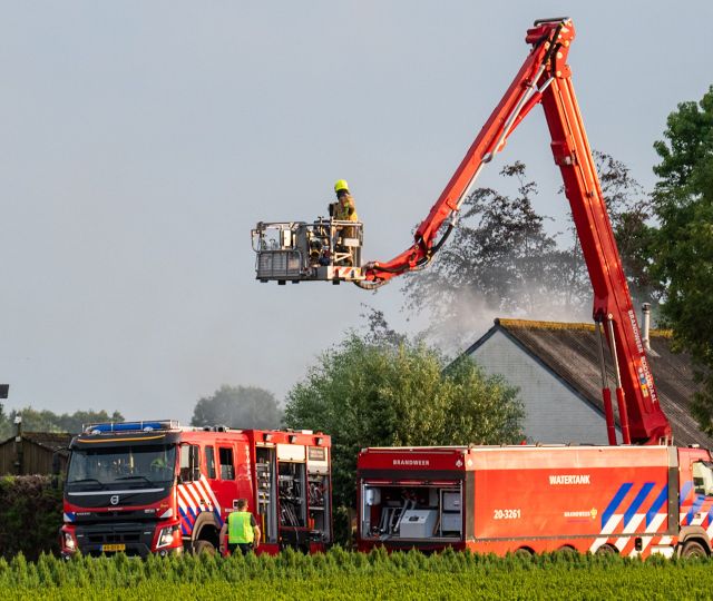 Brand in schuur aan Blokenstraat in Achtmaal