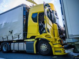 nieuws 112 file a58 etten-leur vrachtwagen botsing ongeluk politie ambulance brabant