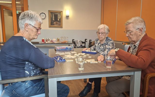 In de strijd tegen eenzaamheid biedt de Huiskamer een oplossing: &#8216;Je zit hier met lotgenoten&#8217;